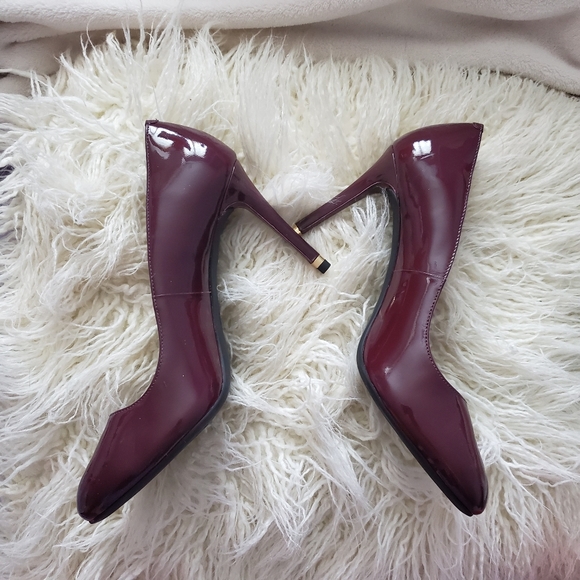 Michael Kors Burgundy punps - Picture 3 of 5